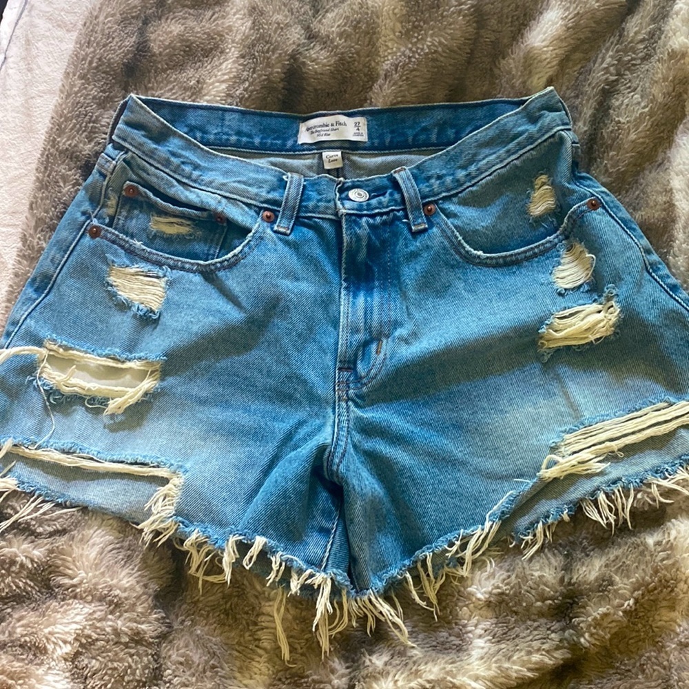 Abercrombie Curve Love Boyfriend Short (Mid Rise)